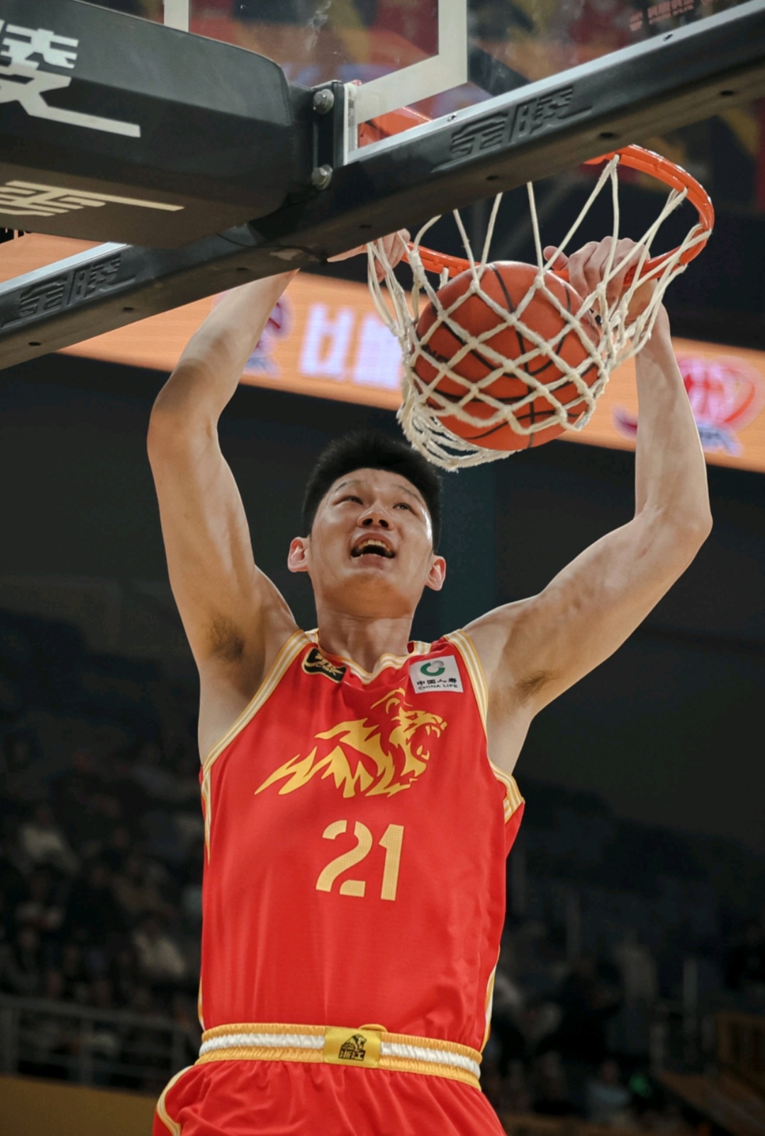 赛前亚洲杯焦点战，英格兰国家队完成篮板制胜，更衣室稳定，控场能力成焦点(亚洲杯参赛国家名单)