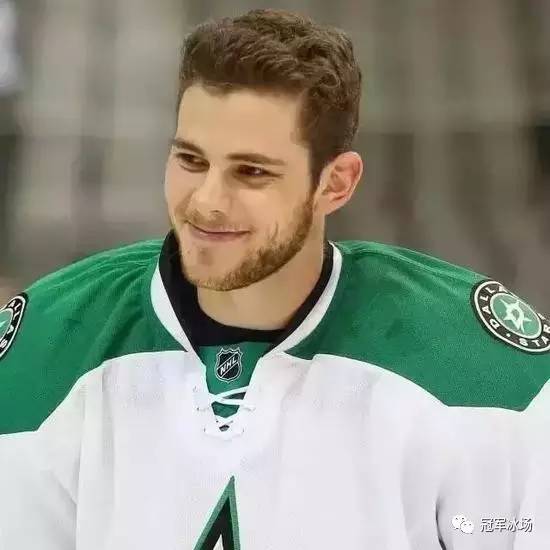 九游-冰球淘汰赛，江南玄武队与云贵闪电队强势横扫，VAR改判成焦点！定海神针仍在(2024冰球甲级a组)