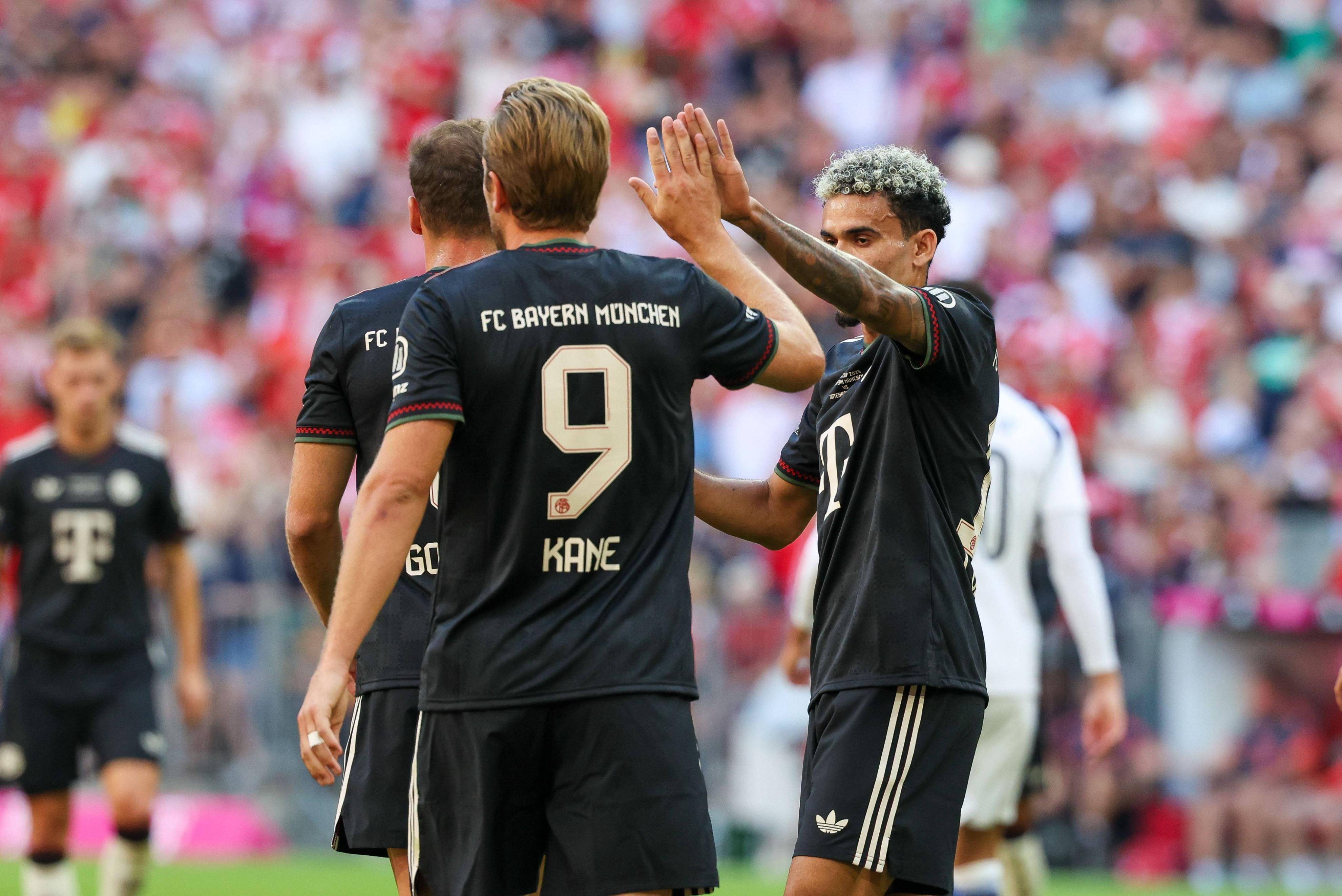 凯恩连续十二场比赛得分超过表现优异，老鹰不断突破！观众掌声雷动(我已无法返航是谁说的)