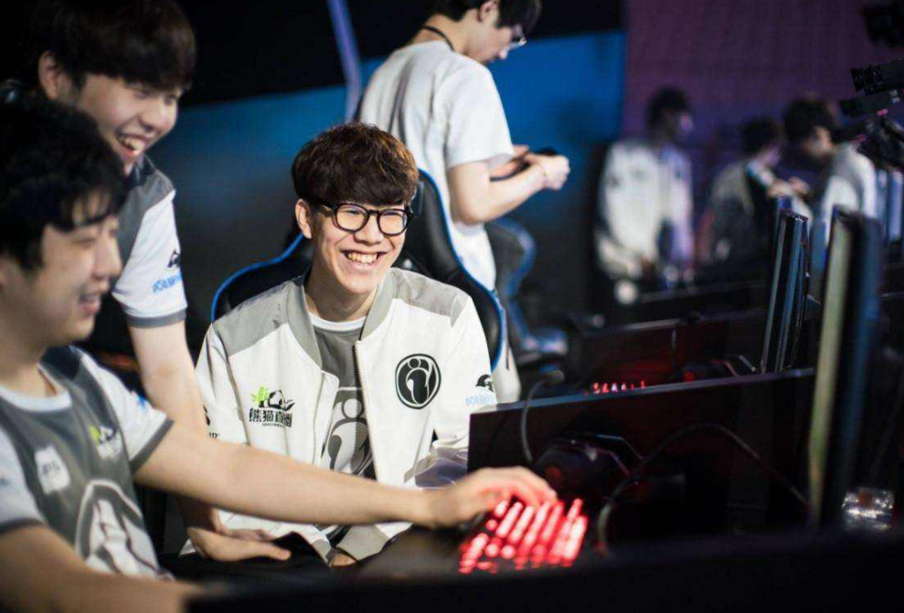 Uzi巅峰对决，TheShy与80激战切尔西分钟，连败胜负难料！的简单介绍